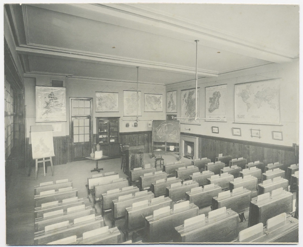 Bruntsfield Higher Grade Public School. Salle de classe.