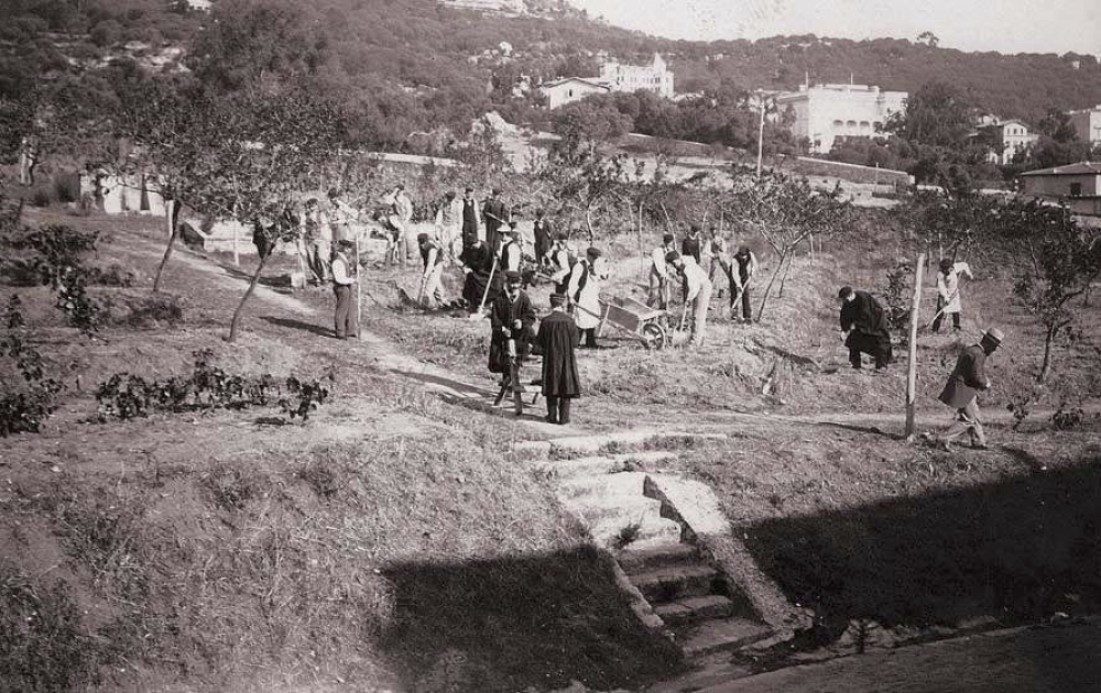 Travail au jardin, 2e et 3e années - ENG d'Ajaccio. .