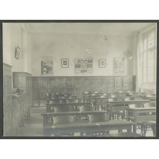 Lycée de jeunes filles du Mans. Salle d'étude.
