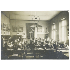 Ecole Normale d'Institutrices de Seine et Marne. La salle d'études.