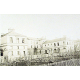 Ecole Normale d'Instituteurs d'Alençon - Façade et jardin. 