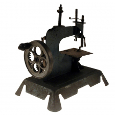 Machine à coudre miniature.
