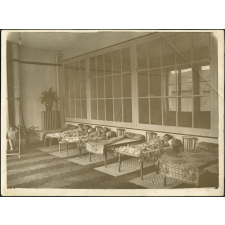 Ecole maternelle de la rue Joséphine à Bordeaux. La salle de repos.