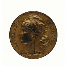 Médaille de la Société des Amis de l'Adolescence du XVIIIème Arrondissement. 