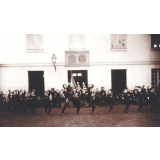Ecole Pellerin à Beauvais - Gymnastique appliquée (groupe n°12) : Au Drapeau - Groupe plastique. 