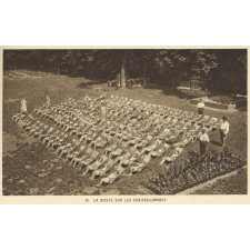 Ecole de plein air permanente - Ville de Mulhouse - Pfastatt (Haut-Rhin) - La sieste sur les chaises-longues.