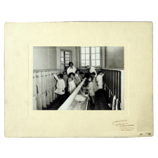 Ecole primaire de filles, lavabos.