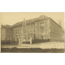 Université Catholique de Louvain - Catholic University of Louvain - Catholieke Hoogeschool van Leuven - 2e série - Asile d'aliénés pavillonnaire dans l'ancien parc du Vte de Spoelberch, à Lovenjoul. Sert à la Faculté de Médecine - Pavilion Insane-Asylum in quondam park of Viscount de Spoelberch, Lovenjoul : department of Medicine of the University - Paviljoen van het zinneloozengesticht opgericht in het oud park van Burggraaf de Spoelberch te Lovenjoul, Ten dienste der faculteit van geneeskunde.