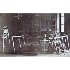 Ecole Normale d'instituteurs de Grenoble - Objets en bois construits par les élèves. 