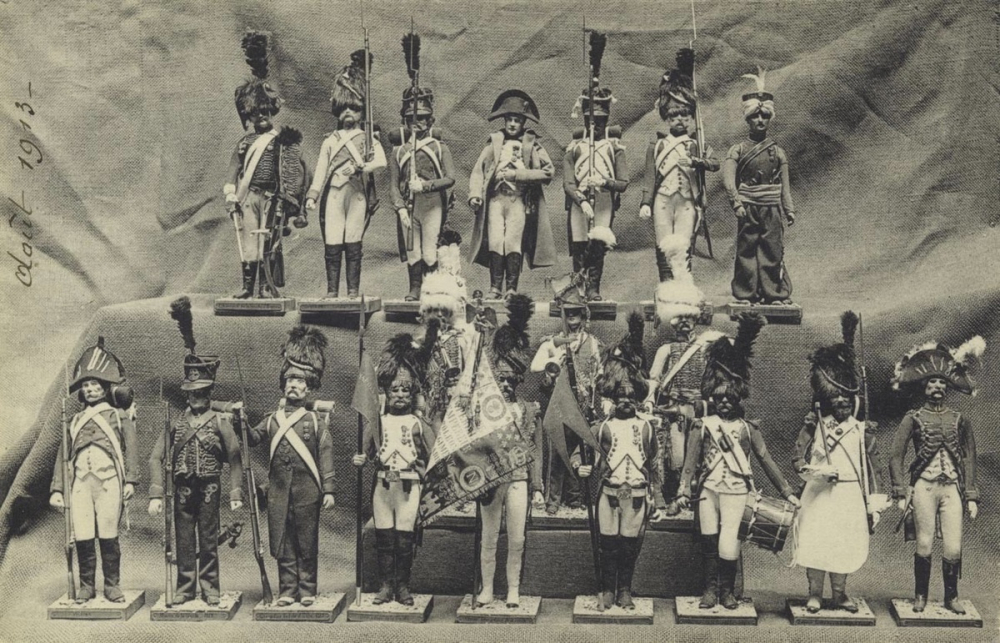 6 - Musée Galliera - Exposition de l'Art pour l'Enfance - Collection de M. Bernard Franck - Costumes Militaires Empire.