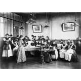 Ecole Normale d'Institutrices de Beauvais - Travail manuel dans la salle de couture. 