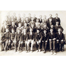 Association amicale de la jeunesse mousserollaise (38 jeunes gens).