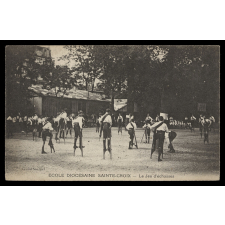Ecole diocésaine Sainte-Croix - Le Jeu d'échasses.