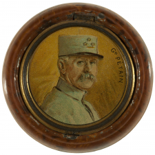 Boîte de boutons de chocolat Menier à l'effigie du général Pétain