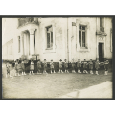 Scène de danse, école maternelle de Raon l'Etape.