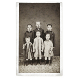 Portraits de six enfants. 
