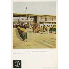 Einzug eines Häuptlings zur feierlichen Eröffnung eines Hochschulgebäude in Kumasi/ Gahna 1959. Im Spalier weiblicher Arbeitsdienst und Pfadfinder																								