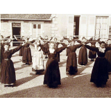 Ecole primaire supérieure de filles de Pont-à-Mousson - Leçon de gymnastique. 