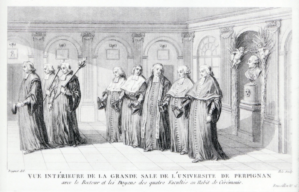 Vue intérieure de la grande sale de l'universite de Perpignan avec le Recteur et les Doyens des quatre Facultés en Habit de Cérémonie. 