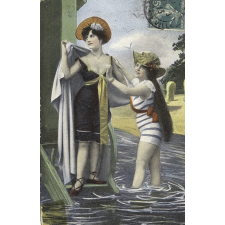 Jeunes filles en costume de bain. 