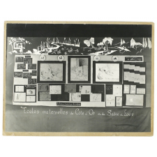Exposition de travaux d'élèves sur le thème des contes et légendes.