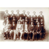 Association amicale de la jeunesse mousserollaise (1er groupe: 20 jeunes gens, le 24 septembre 1899). 