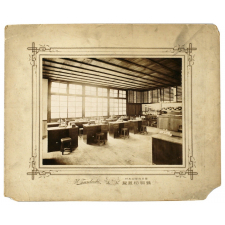 Salle de sciences en Asie.