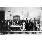 Ecole Normale d'Instituteurs de la Gironde - Elèves de la promotion 1896-99 en manipulation de chimie. 