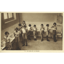 Ecole de plein air permanente - Ville de Mulhouse - Pfastatt (Haut-Rhin) - Les soins de la bouche.