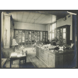 Salle réservée aux sciences naturelles.
