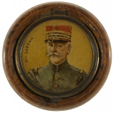 Boîte de boutons de chocolat Menier à l'effigie du général Sarrail. 
