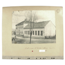 Nouvelle et ancienne école élémentaire, Nevesinje, Yougoslavie.