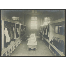 Ecole Normale d'Institutrices de Melun. Lavabo, vestiaire du rez-de-chaussée.