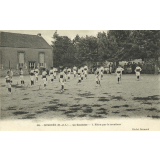 484 - Combrée (M.-&-L.) - La Gauloise - I. Bâton par le moniteur.