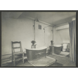 Lycée de jeunes filles. Salle de bains et douches.