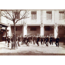 Gymnastique - Ecole primaire supérieure rue Pellegrin à Bordeaux. 