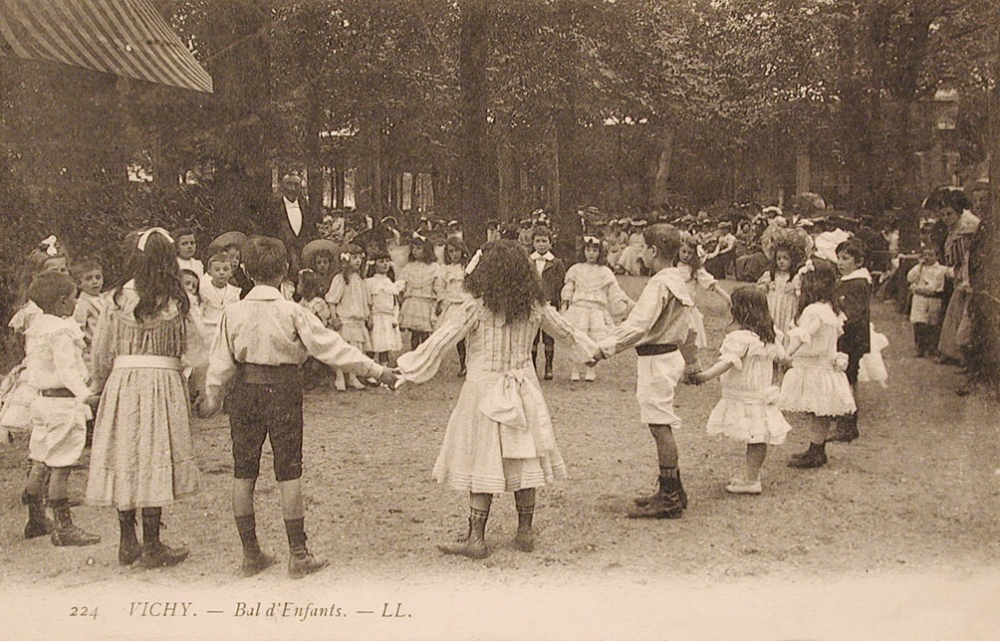 224 - Vichy - Bal d'Enfants.