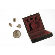 Nécessaire de toilette pour poupée. 