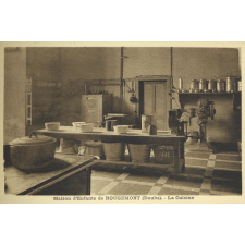 Maison d'Enfants du Château de Rougemont - La Cuisine.