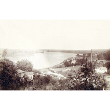 Vue prise de l'école de Mousserolles (Bayonne) - Colline longeant la rive gauche del'Adour. 