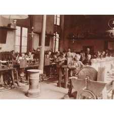 Ecole Primaire Supérieure de garçons, 44 rue Condé à Lyon - Atelier de travaux manuels.