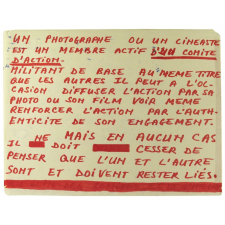 Un Photographe ou un cinéaste est un membre actif d'un comité d'action.