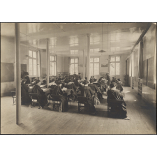 Ecole Normale d'Institutrices des Batignolles (Paris). La salle d'études.