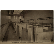 Ecole Nationale Professionnelle d'Armentières - Salle des douches.