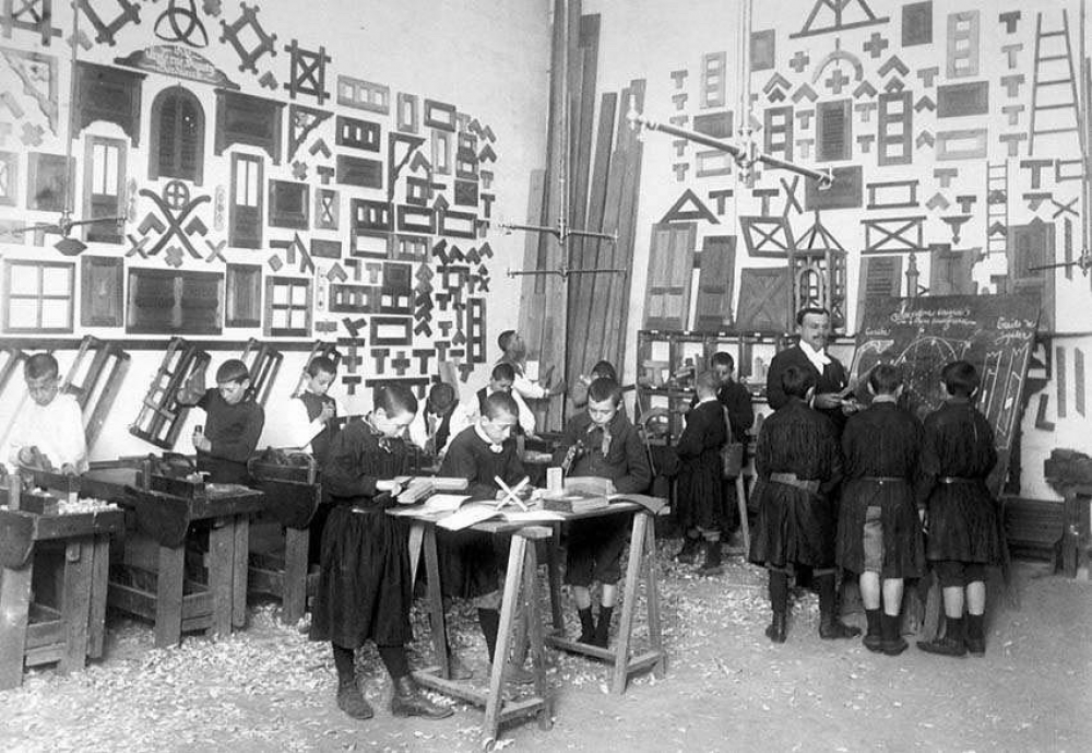Travaux manuels - Ecole de garçons rue Dupaty à Bordeaux. 