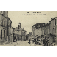 381 - Nogent-en-Bassigny - La Rue du Collège.