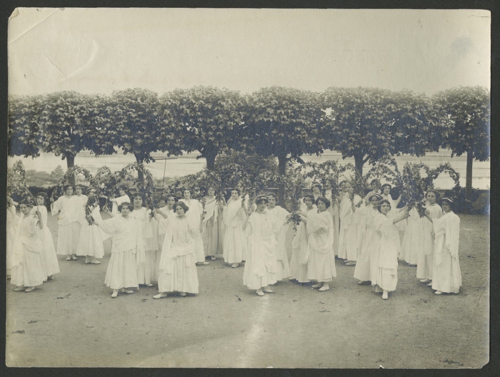 Ecole Normale de Tours. Fête scolaire costumée. 