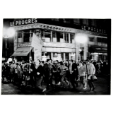 Manifestants en train de courrir. 