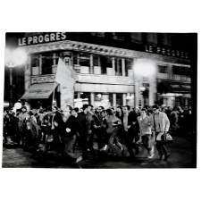 Manifestants en train de courrir.