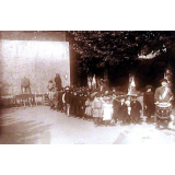 Ecoles de Mousserolles (Bayonne) et de Saint-Pierre d'Irube - Le départ pour la promenade. 